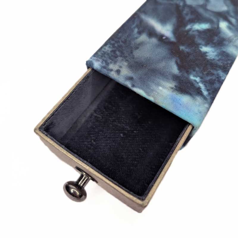 Blue & Silver Pull Dice Box