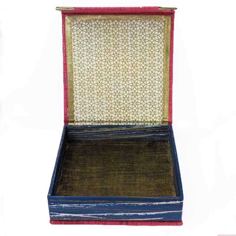 Magenta Magic Dice Box with Magnetic Closure
